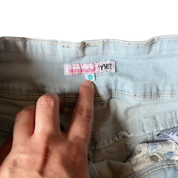 YMI Juniors size 11 Shorts Stretch light wash Distressed - Picture 4 of 8